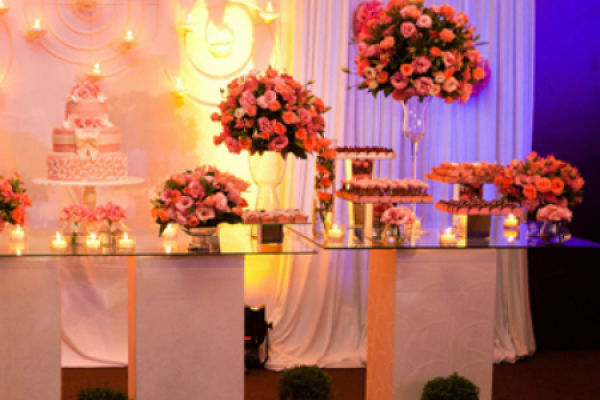 Festas de 15 anos estimulam mercado de eventos