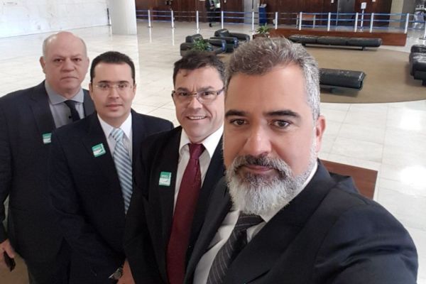 Viagem de representantes da Abrasel e do presidente do do Sindbufê/MG a Brasília